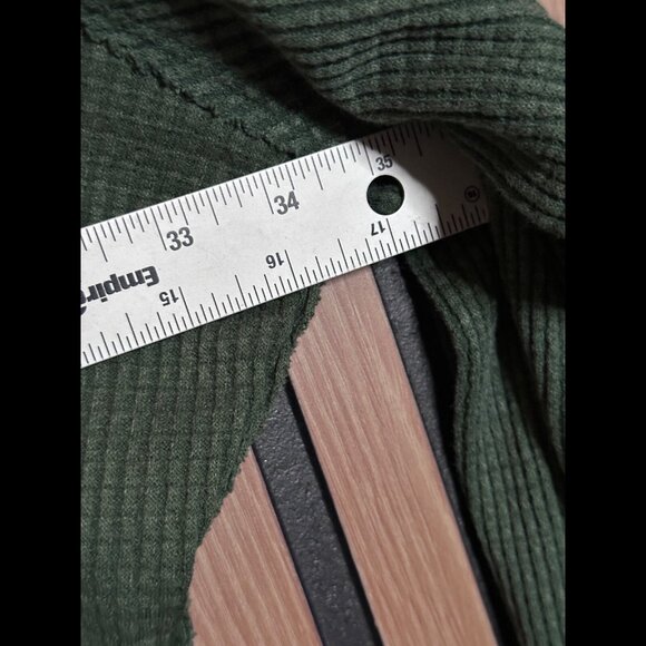 Free People Top Medium Womens Green Thermal Waffle Knit V Neck Pullover Sweater - Picture 3 of 8